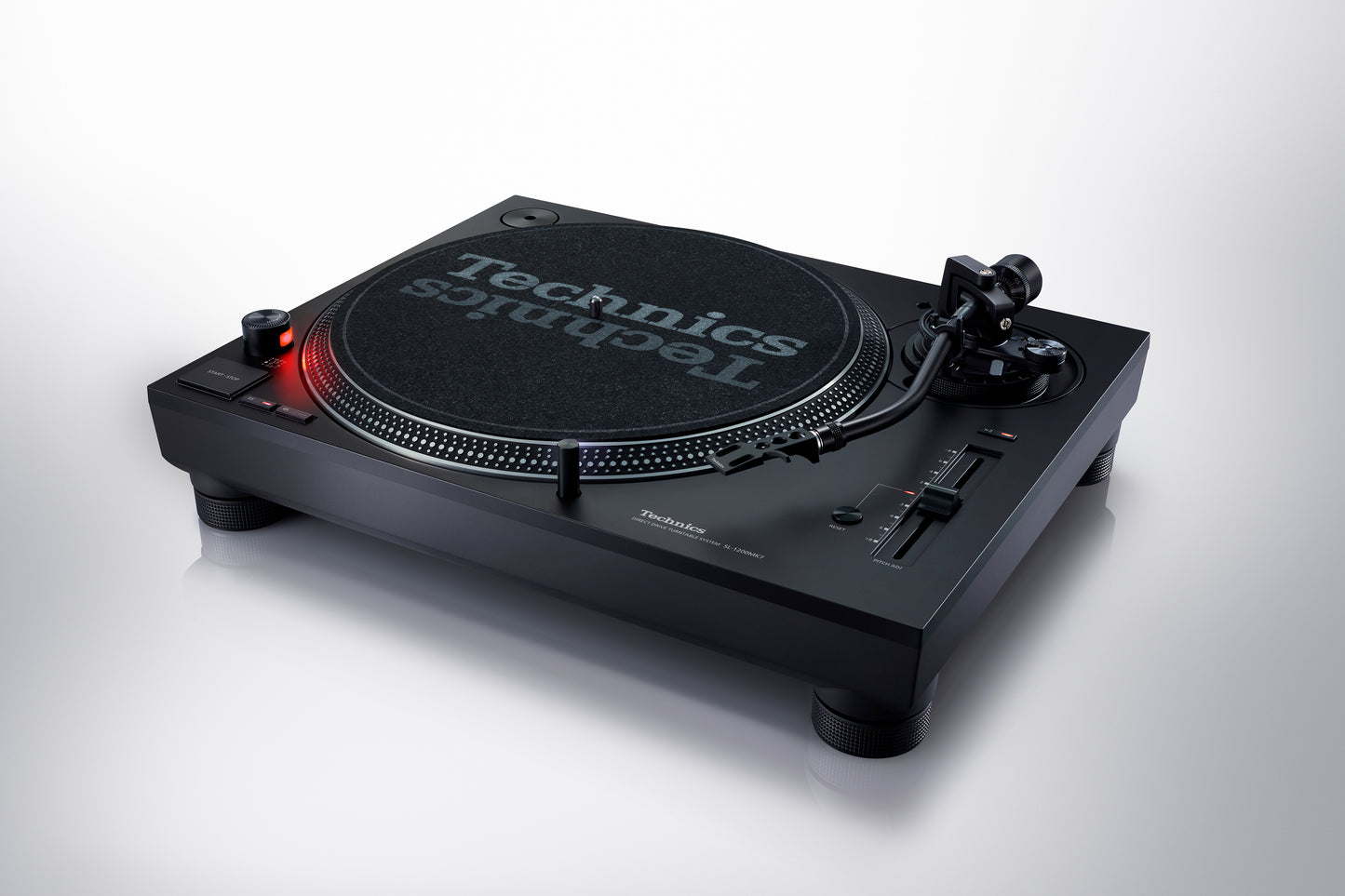 Technics SL-1200MK7 Direct Drive Turntable